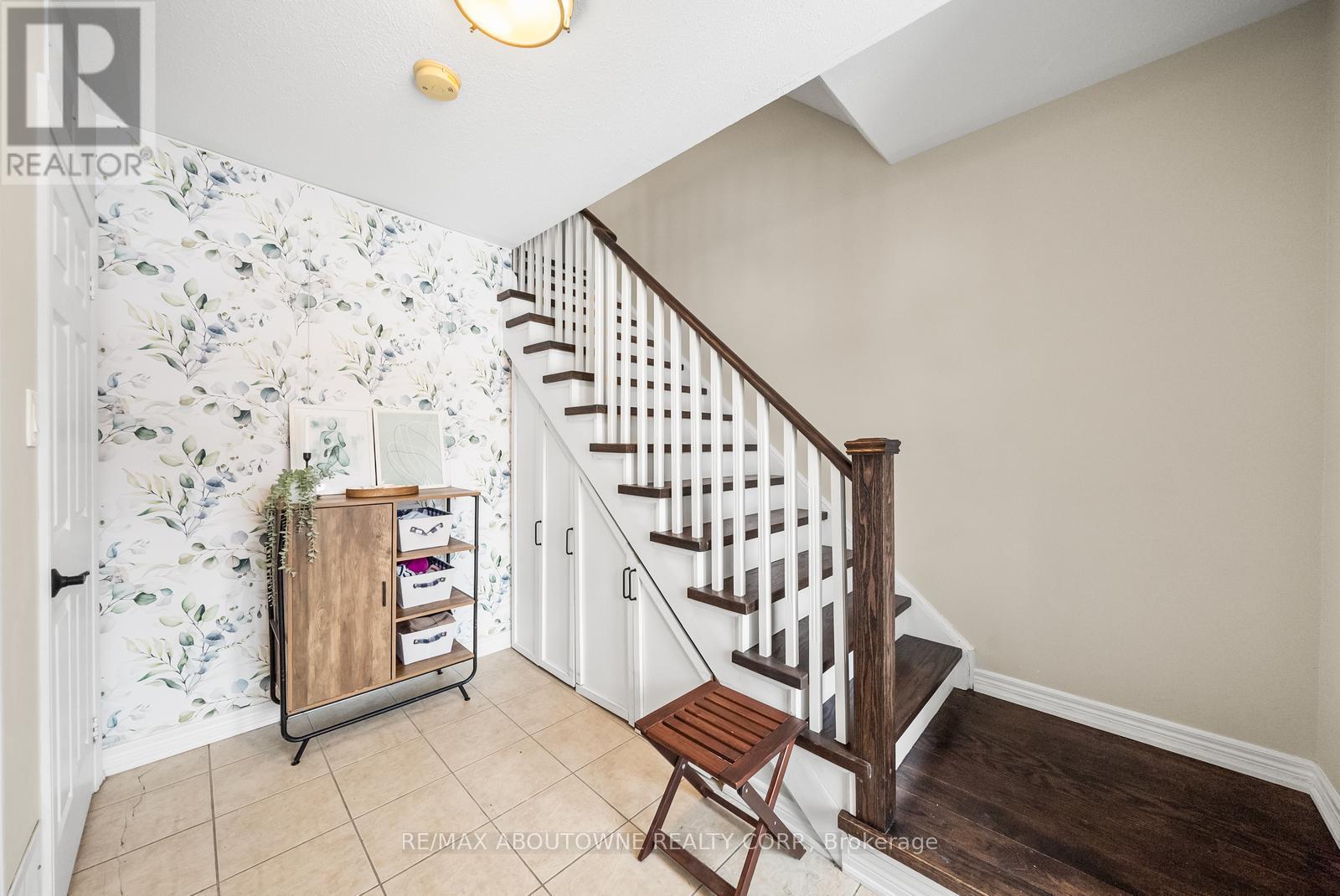 7 - 2321 Parkhaven Boulevard, Oakville, Ontario  L6H 7S3 - Photo 5 - W12748584