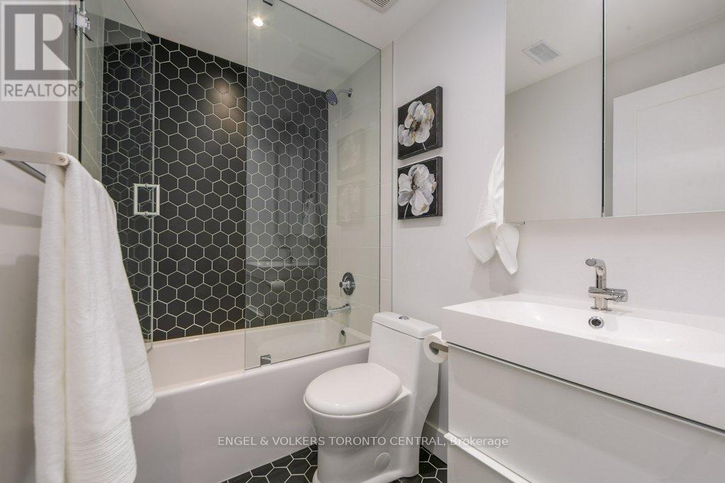 4 - 1555 Bloor Street W, Toronto, Ontario  M6P 1A5 - Photo 10 - W12748614