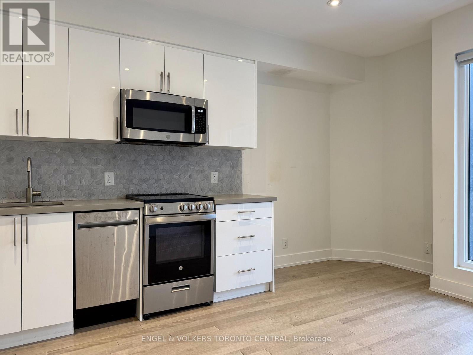 4 - 1555 Bloor Street W, Toronto, Ontario  M6P 1A5 - Photo 3 - W12748614