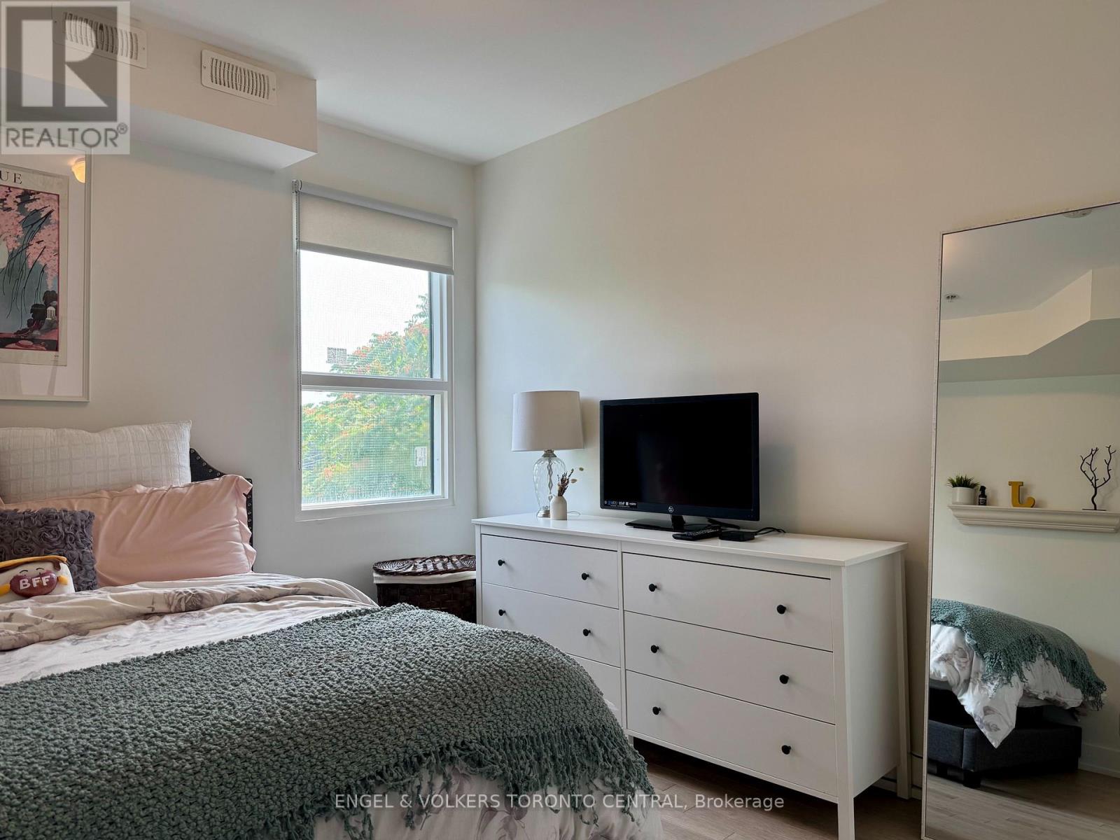 4 - 1555 Bloor Street W, Toronto, Ontario  M6P 1A5 - Photo 8 - W12748614