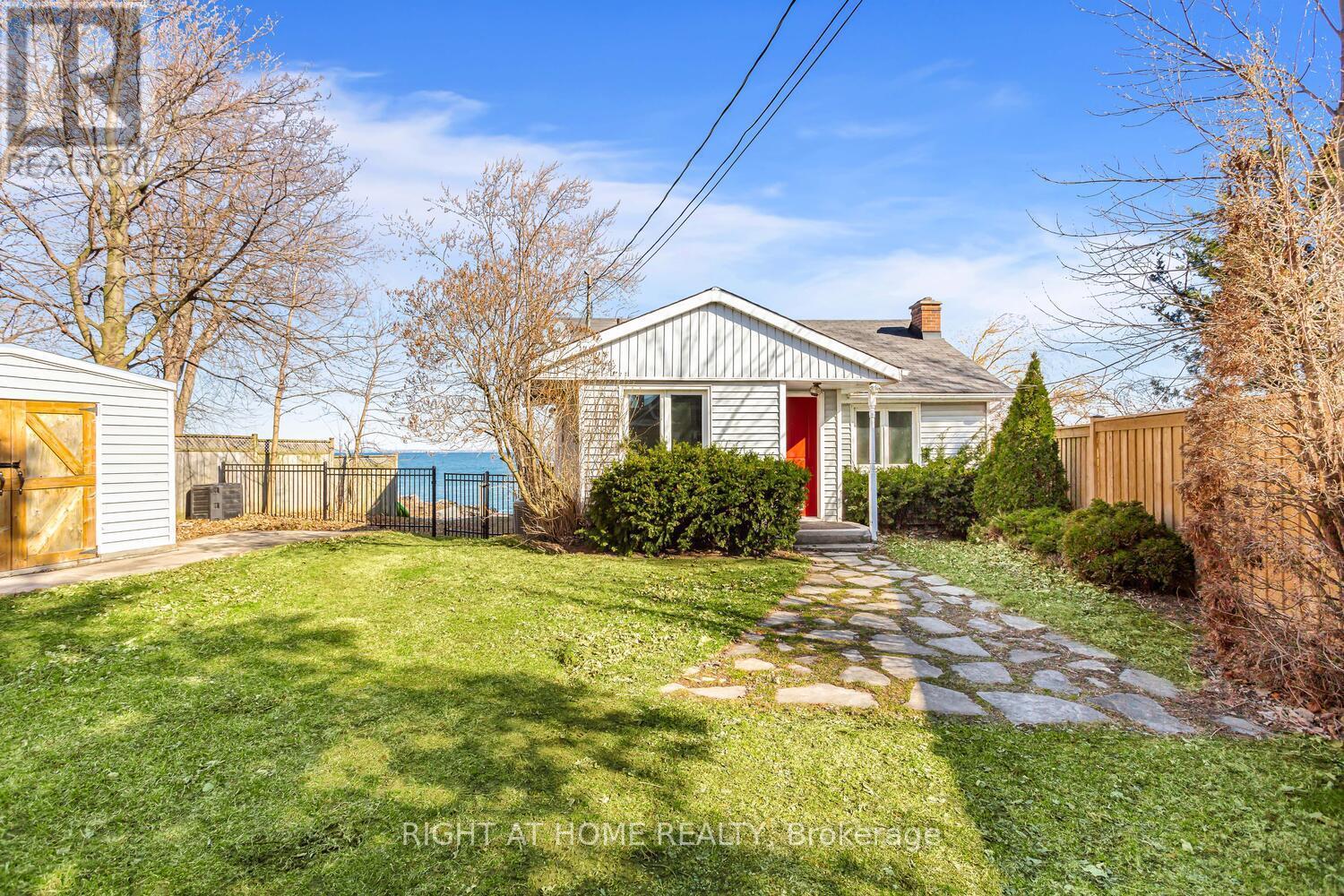 18 1/2 Lakeshore Drive, Hamilton, Ontario  L8E 5C6 - Photo 2 - X12748338