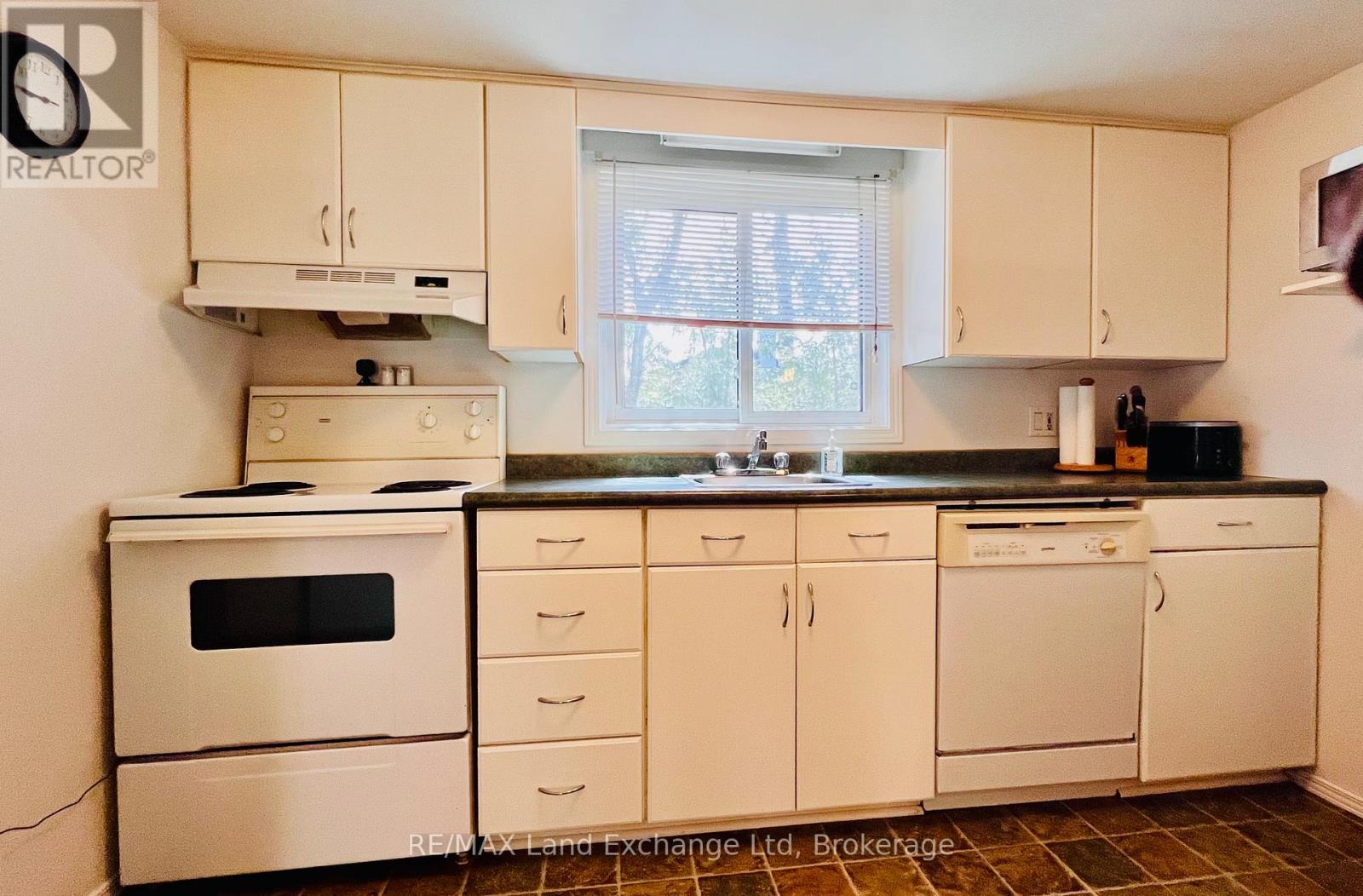 82096 Elm Street, Ashfield-Colborne-Wawanosh, Ontario  N7A 3Y3 - Photo 11 - X12091493