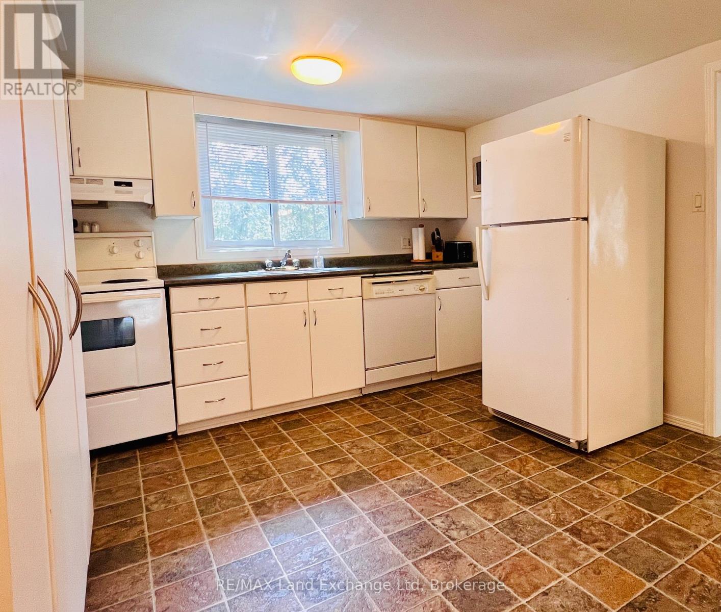 82096 Elm Street, Ashfield-Colborne-Wawanosh, Ontario  N7A 3Y3 - Photo 9 - X12091493