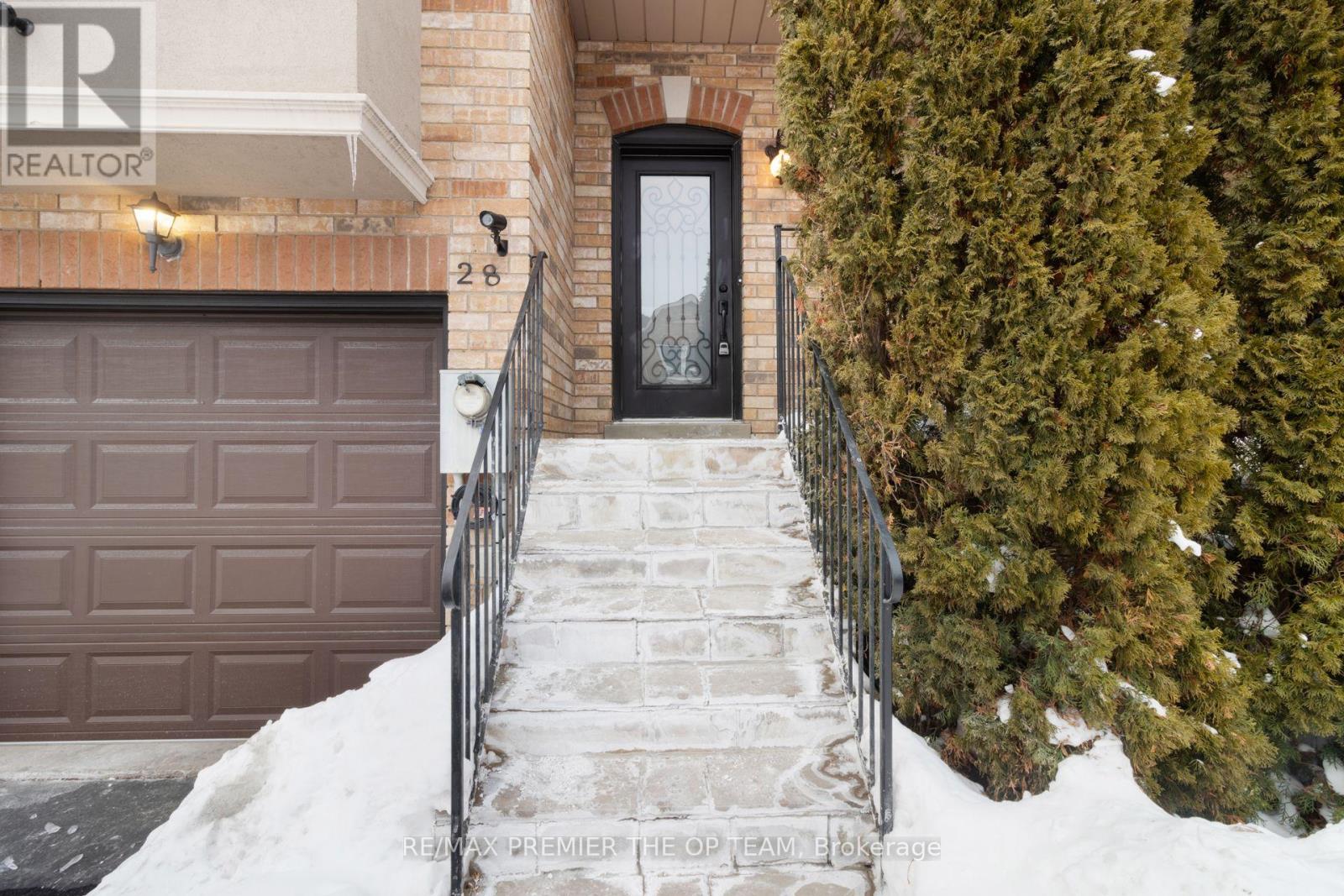 28 Kelso Crescent, Vaughan, Ontario  L6A 2C7 - Photo 4 - N12733248