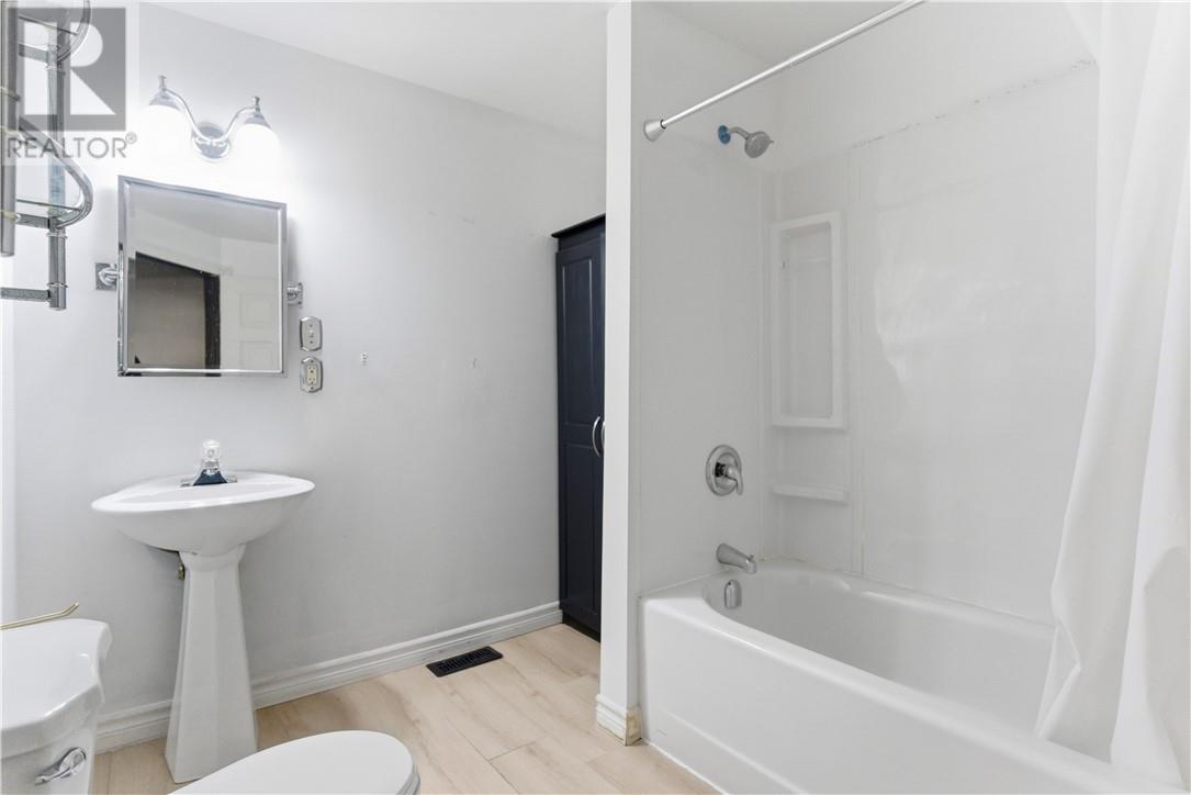 867 Lonsdale Avenue, Greater Sudbury, Ontario  P3B 1K2 - Photo 9 - 2126287