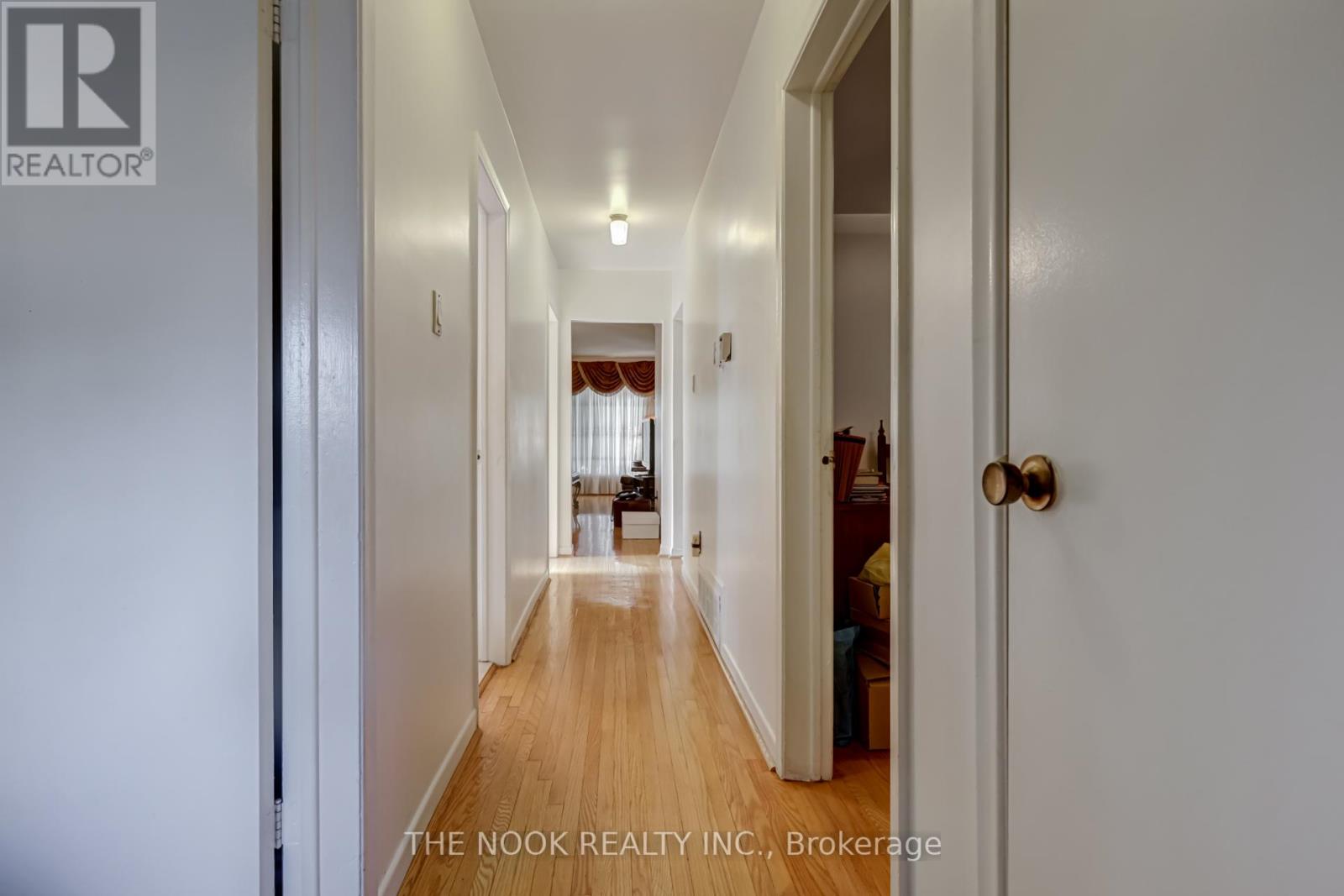 7 Triburnham Place, Toronto (Markland Wood), Ontario  M9C 3P3 - Photo 12 - W12748806