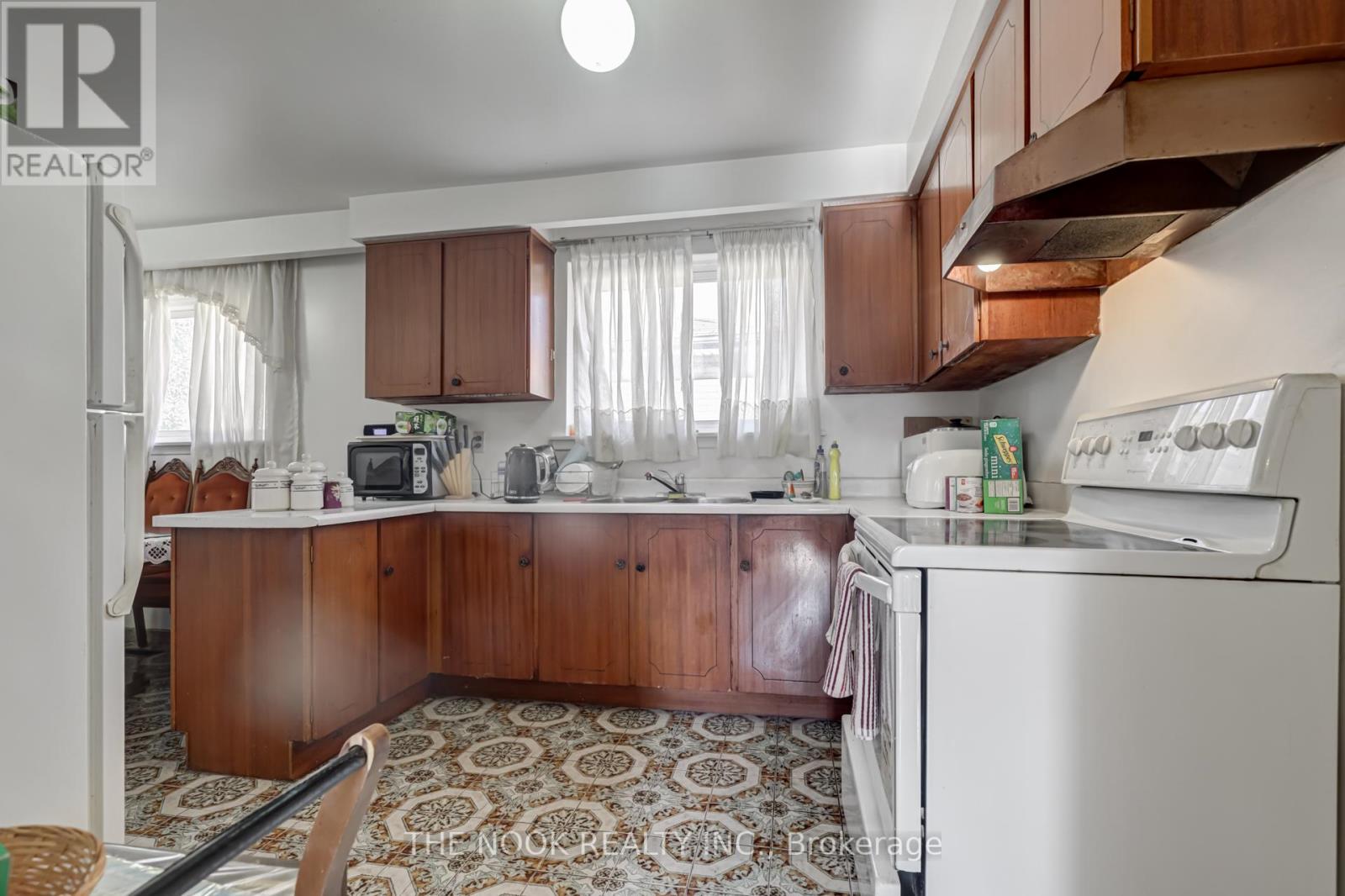 7 Triburnham Place, Toronto (Markland Wood), Ontario  M9C 3P3 - Photo 13 - W12748806