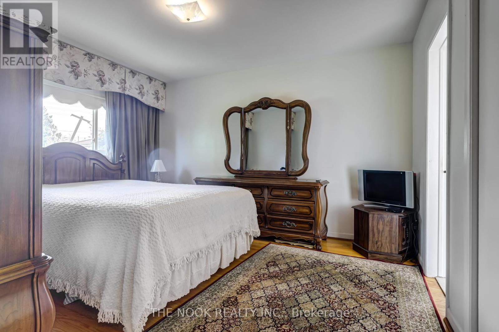 7 Triburnham Place, Toronto (Markland Wood), Ontario  M9C 3P3 - Photo 17 - W12748806