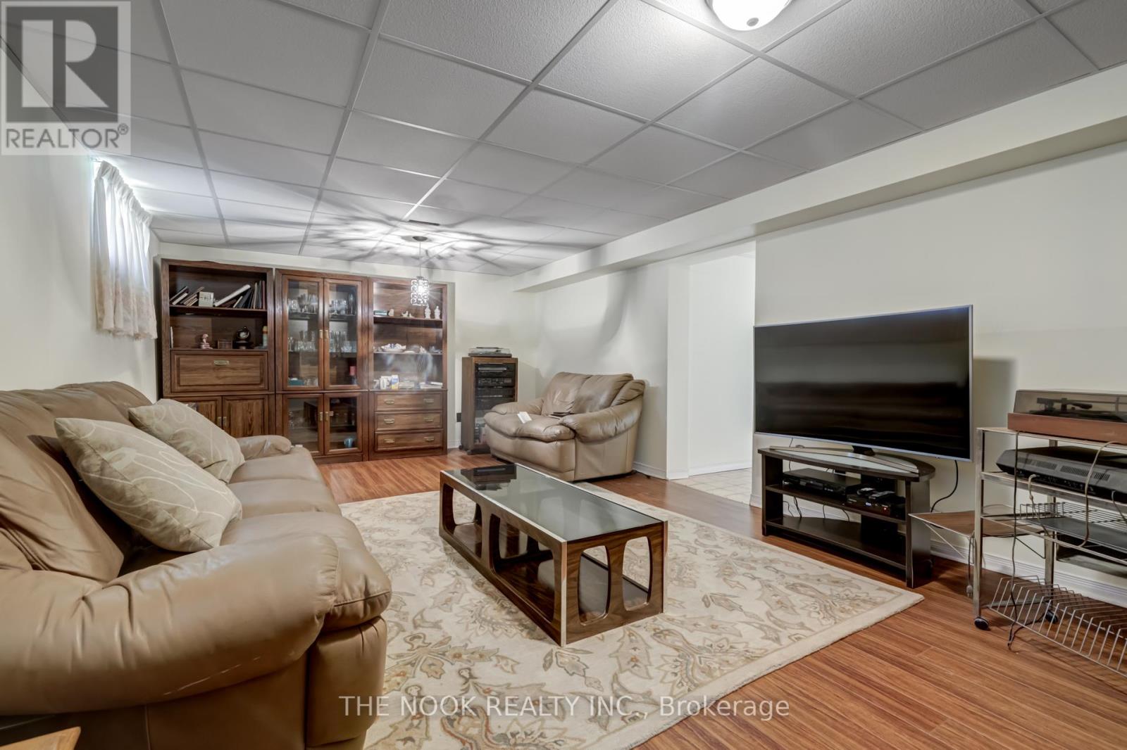 7 Triburnham Place, Toronto (Markland Wood), Ontario  M9C 3P3 - Photo 27 - W12748806