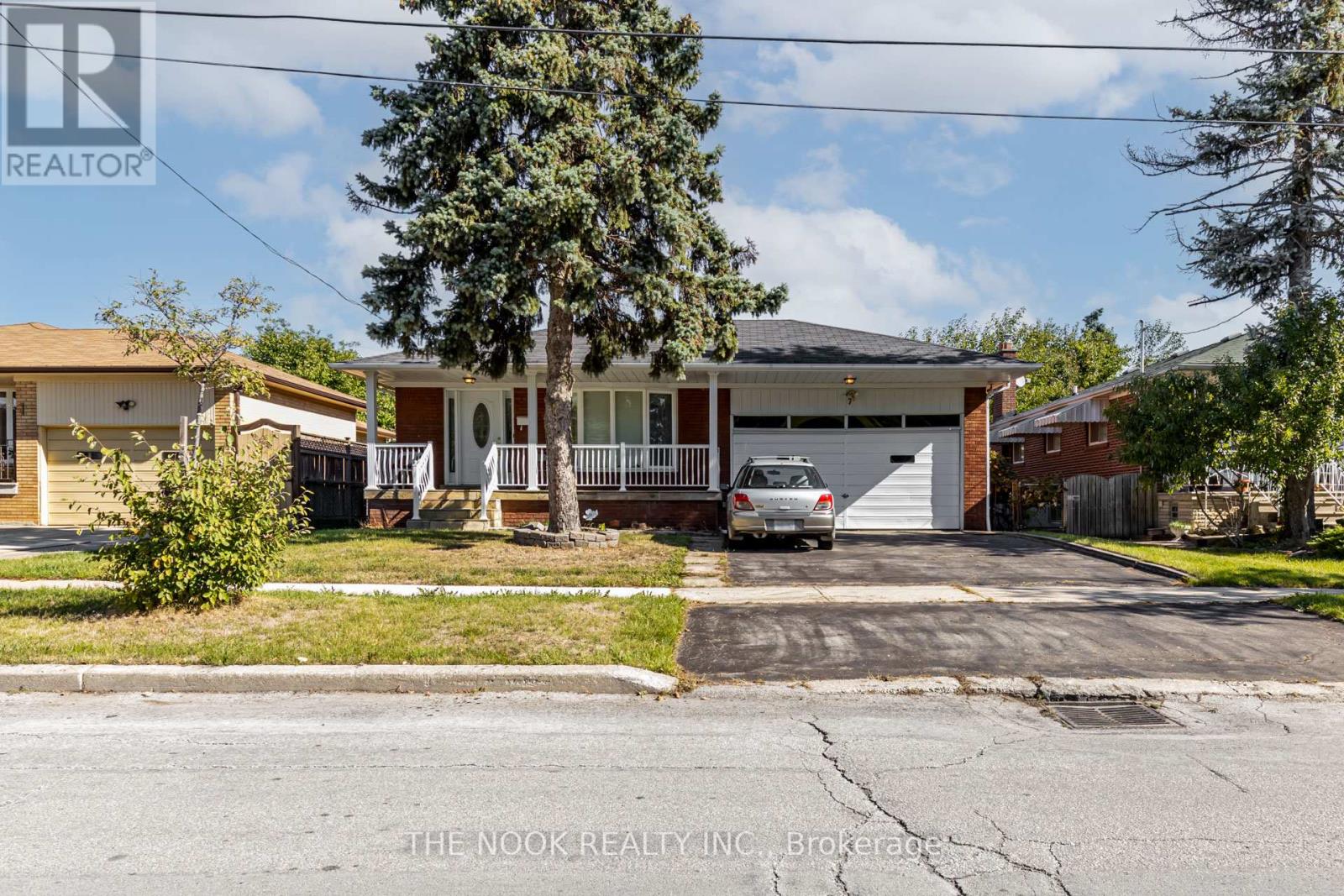 7 Triburnham Place, Toronto (Markland Wood), Ontario  M9C 3P3 - Photo 3 - W12748806