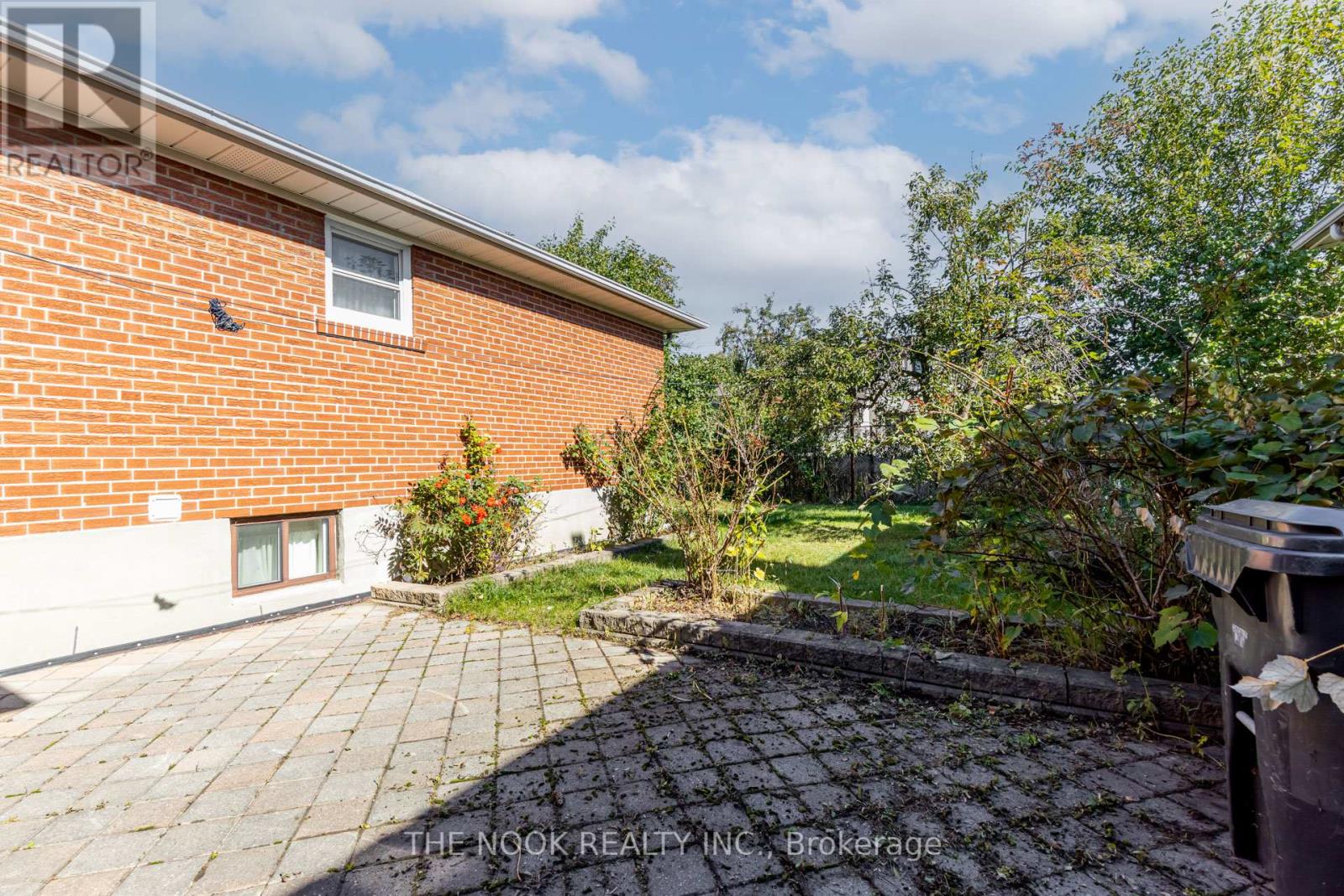 7 Triburnham Place, Toronto (Markland Wood), Ontario  M9C 3P3 - Photo 34 - W12748806