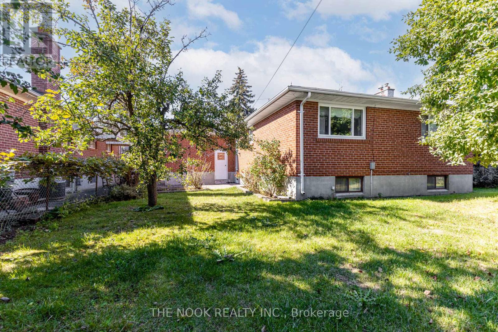 7 Triburnham Place, Toronto (Markland Wood), Ontario  M9C 3P3 - Photo 35 - W12748806