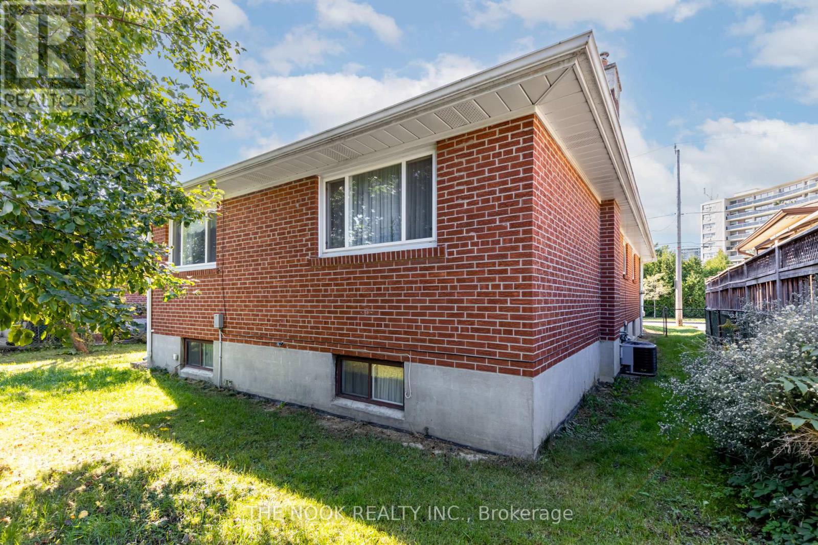 7 Triburnham Place, Toronto (Markland Wood), Ontario  M9C 3P3 - Photo 37 - W12748806