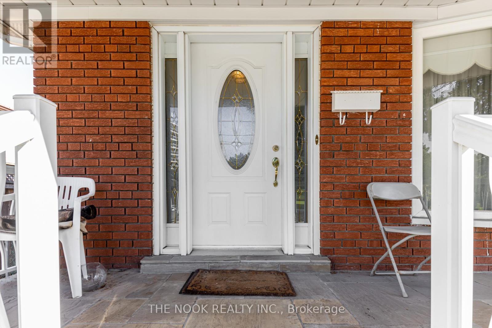 7 Triburnham Place, Toronto (Markland Wood), Ontario  M9C 3P3 - Photo 5 - W12748806