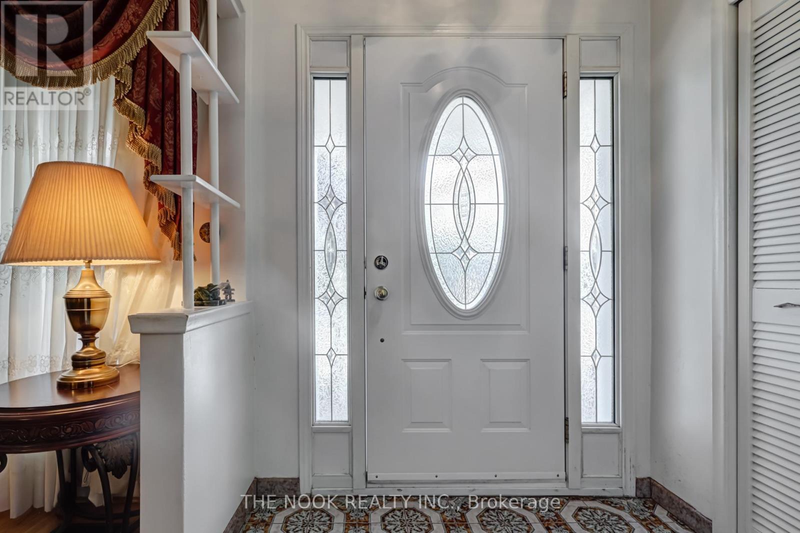 7 Triburnham Place, Toronto (Markland Wood), Ontario  M9C 3P3 - Photo 6 - W12748806