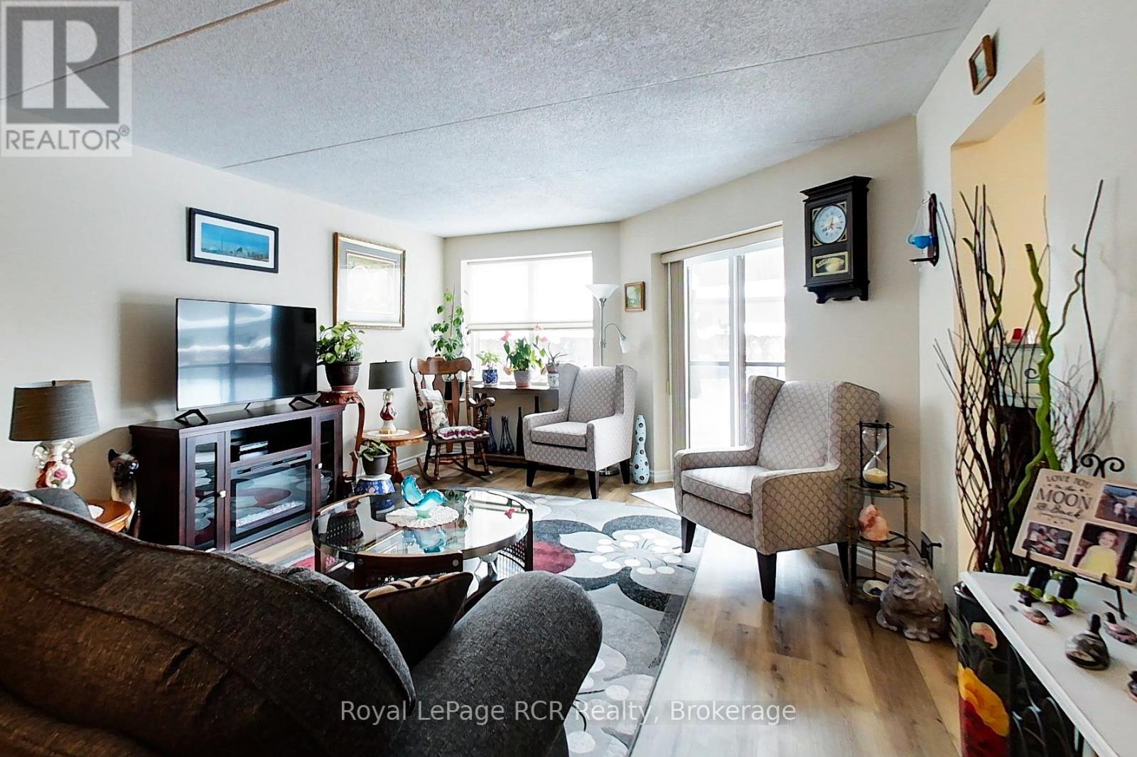 102 - 536 11th Avenue, Hanover, Ontario N4N 2S4 - Photo 7 - X12748814