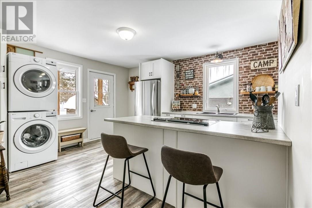 19 Gore Street, Gore Bay, Ontario  P0P 1H0 - Photo 3 - 2126275