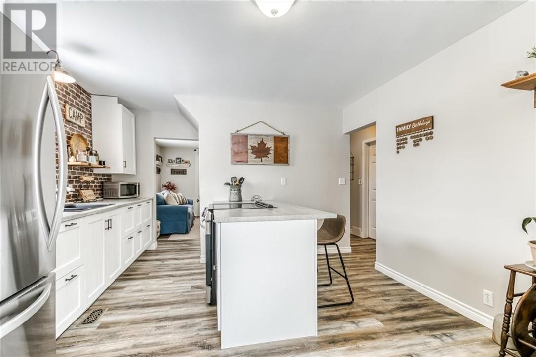 19 Gore Street, Gore Bay, Ontario  P0P 1H0 - Photo 6 - 2126275