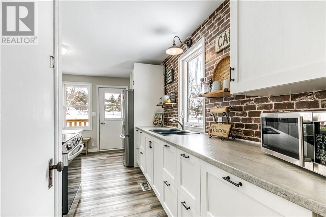 19 Gore Street, Gore Bay, Ontario  P0P 1H0 - Photo 9 - 2126275