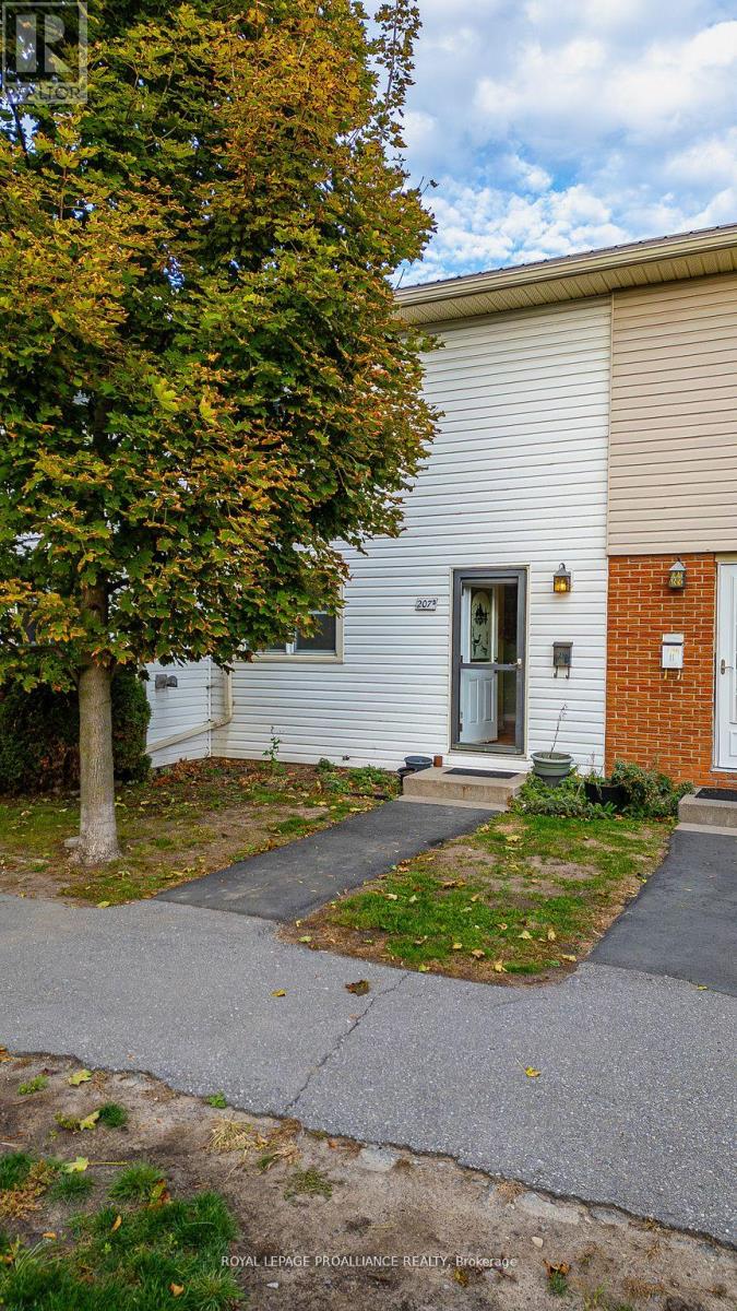 207d North Park Street, Belleville (Belleville Ward), Ontario  K8P 4T9 - Photo 3 - X12748714