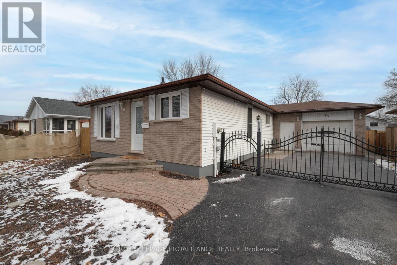 43 Alnet Drive, Belleville (Belleville Ward), Ontario  K8P 4W3 - Photo 2 - X12748738