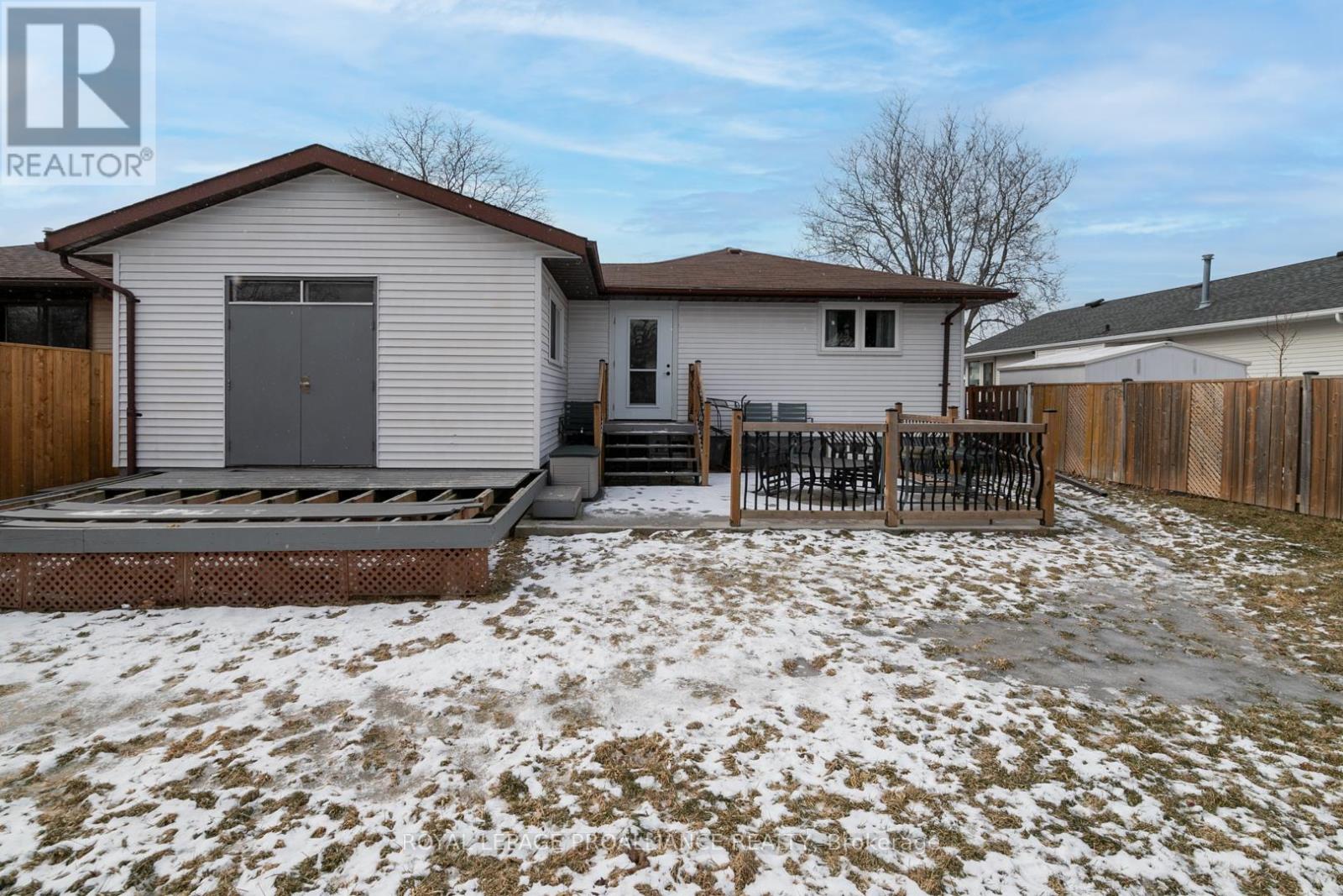 43 Alnet Drive, Belleville (Belleville Ward), Ontario  K8P 4W3 - Photo 29 - X12748738