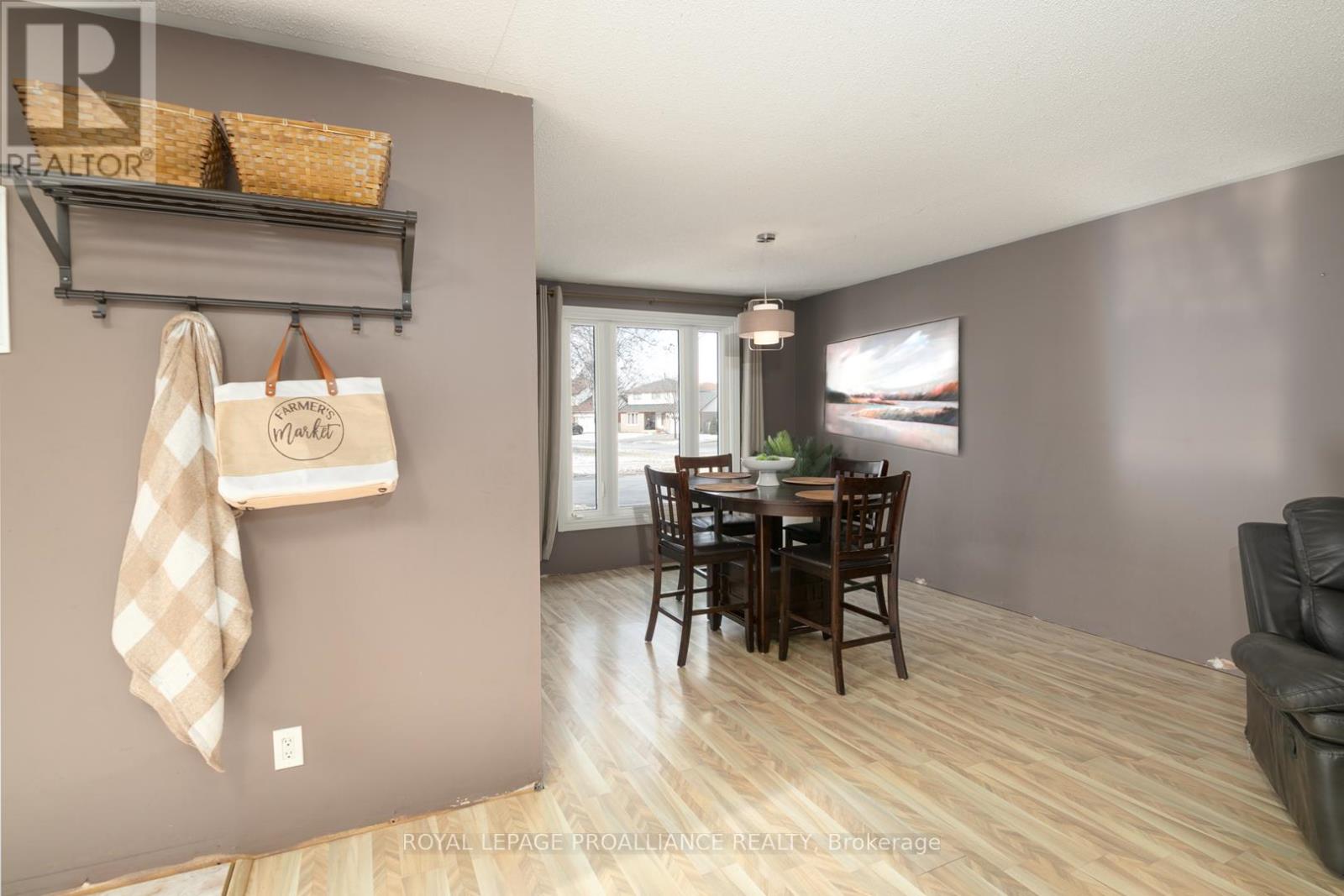 43 Alnet Drive, Belleville (Belleville Ward), Ontario  K8P 4W3 - Photo 4 - X12748738