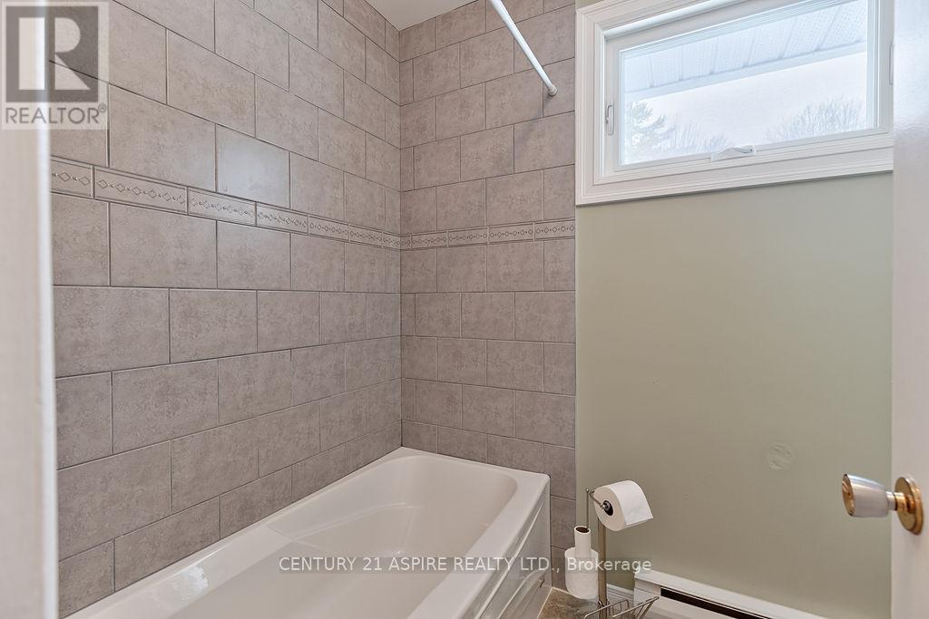 23 Park Drive, Petawawa, Ontario  K8H 2C9 - Photo 17 - X12748694