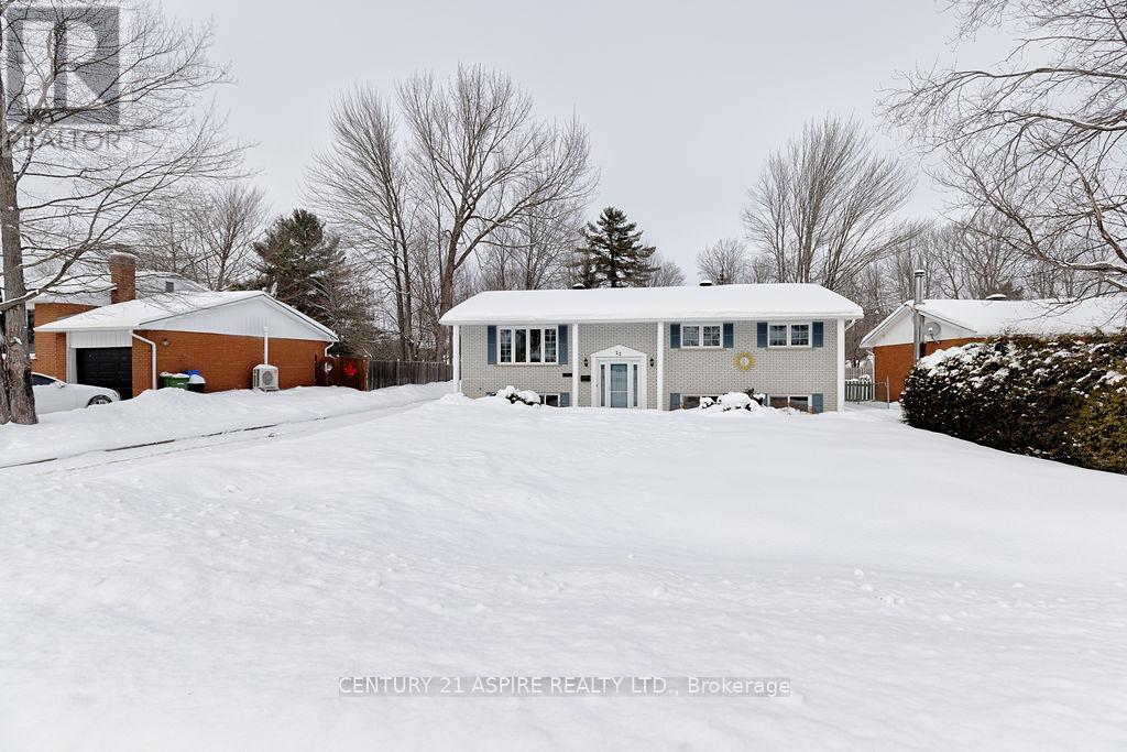 23 Park Drive, Petawawa, Ontario  K8H 2C9 - Photo 2 - X12748694
