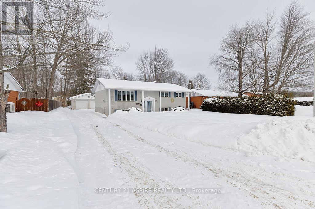 23 Park Drive, Petawawa, Ontario  K8H 2C9 - Photo 3 - X12748694