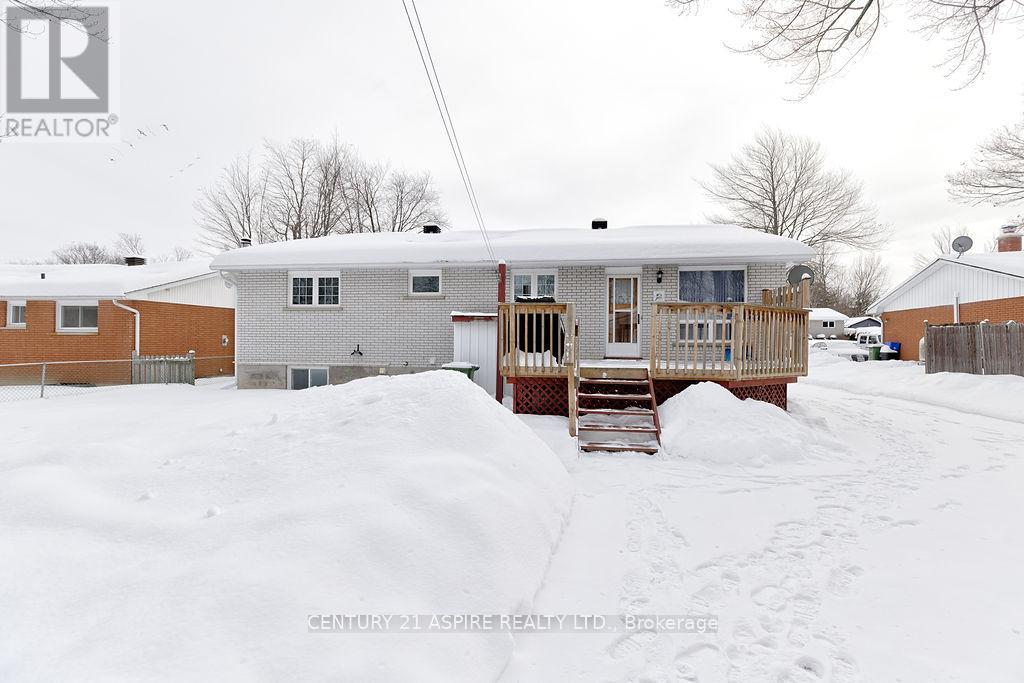 23 Park Drive, Petawawa, Ontario  K8H 2C9 - Photo 4 - X12748694