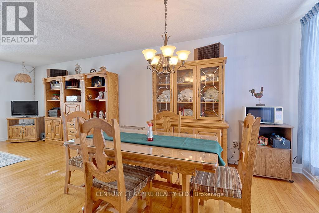 23 Park Drive, Petawawa, Ontario  K8H 2C9 - Photo 9 - X12748694