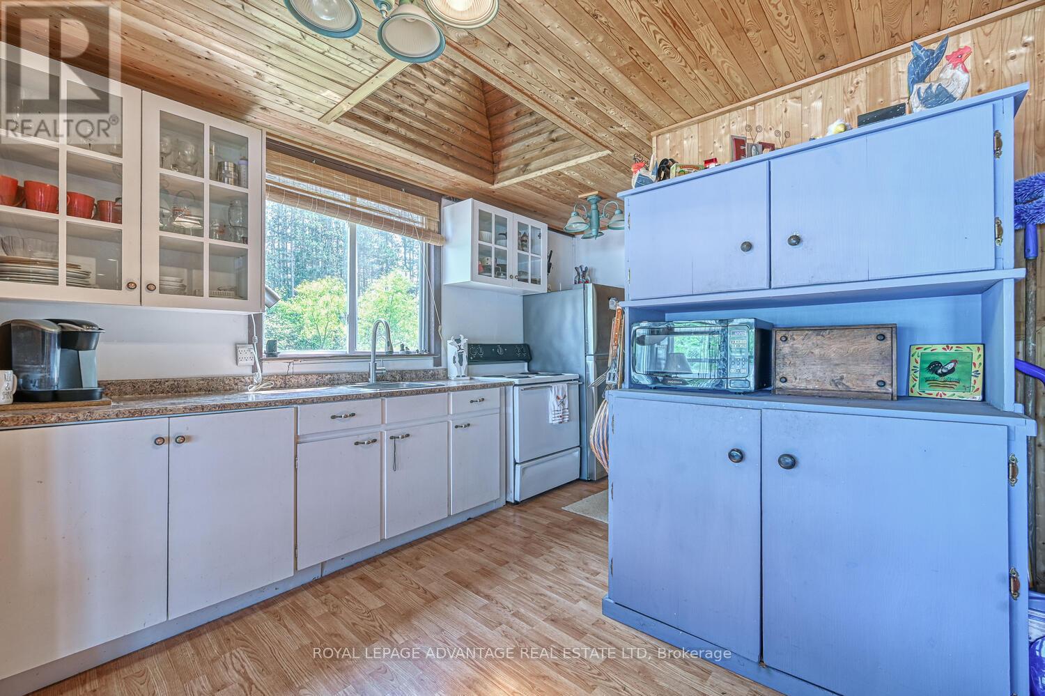 832 Klon Lane, Leeds And The Thousand Islands, Ontario  K0H 2N0 - Photo 17 - X12196649