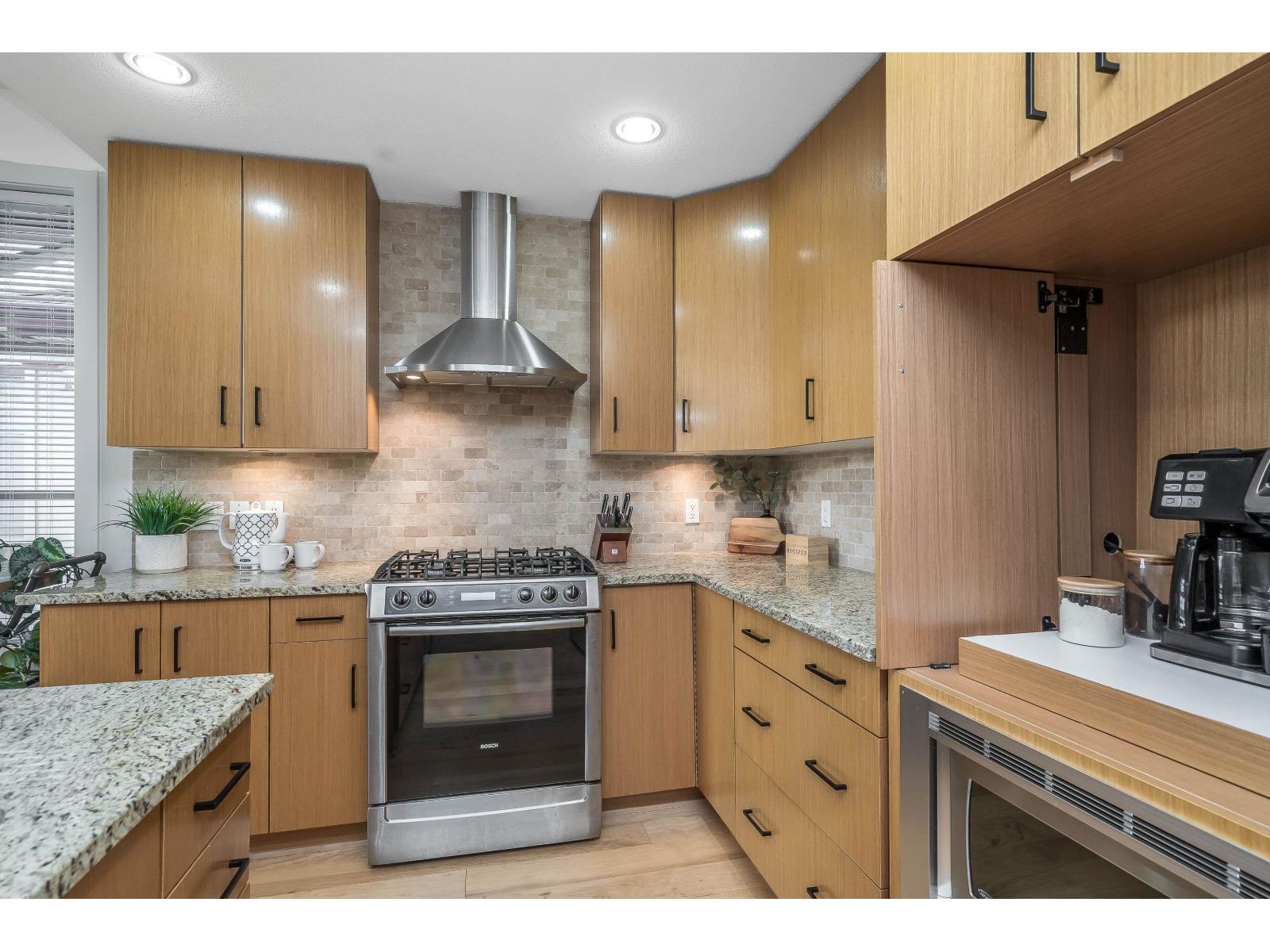 306 16483 64 Avenue, Surrey, British Columbia  V3S 6V7 - Photo 5 - R3084237