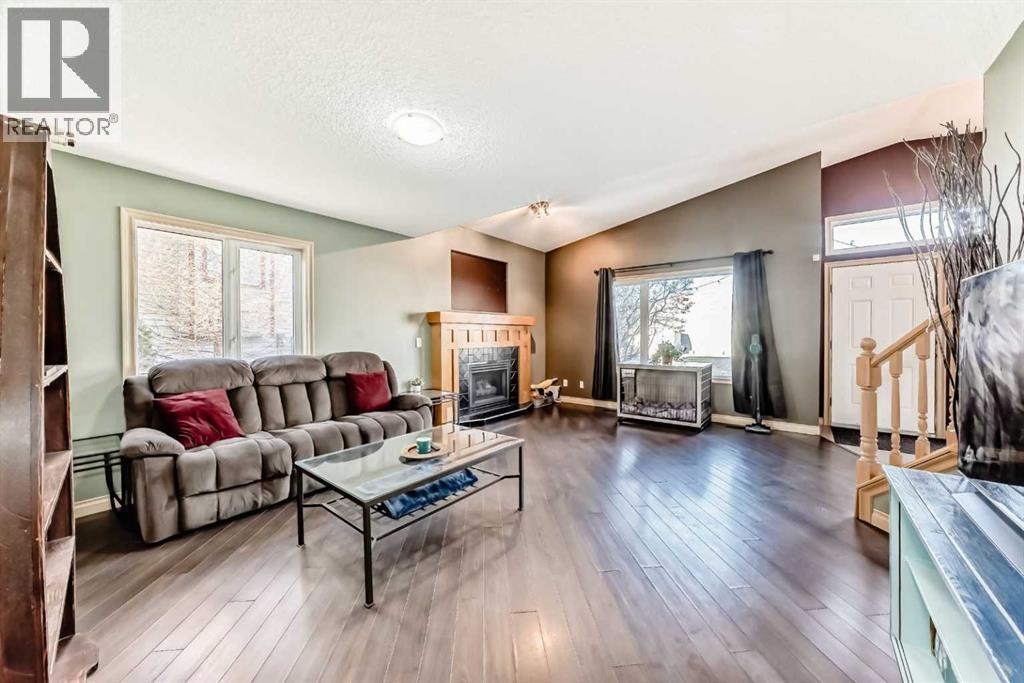 52 Douglas Ridge Close Se, Calgary, Alberta  T2Z 2M4 - Photo 4 - A2279152