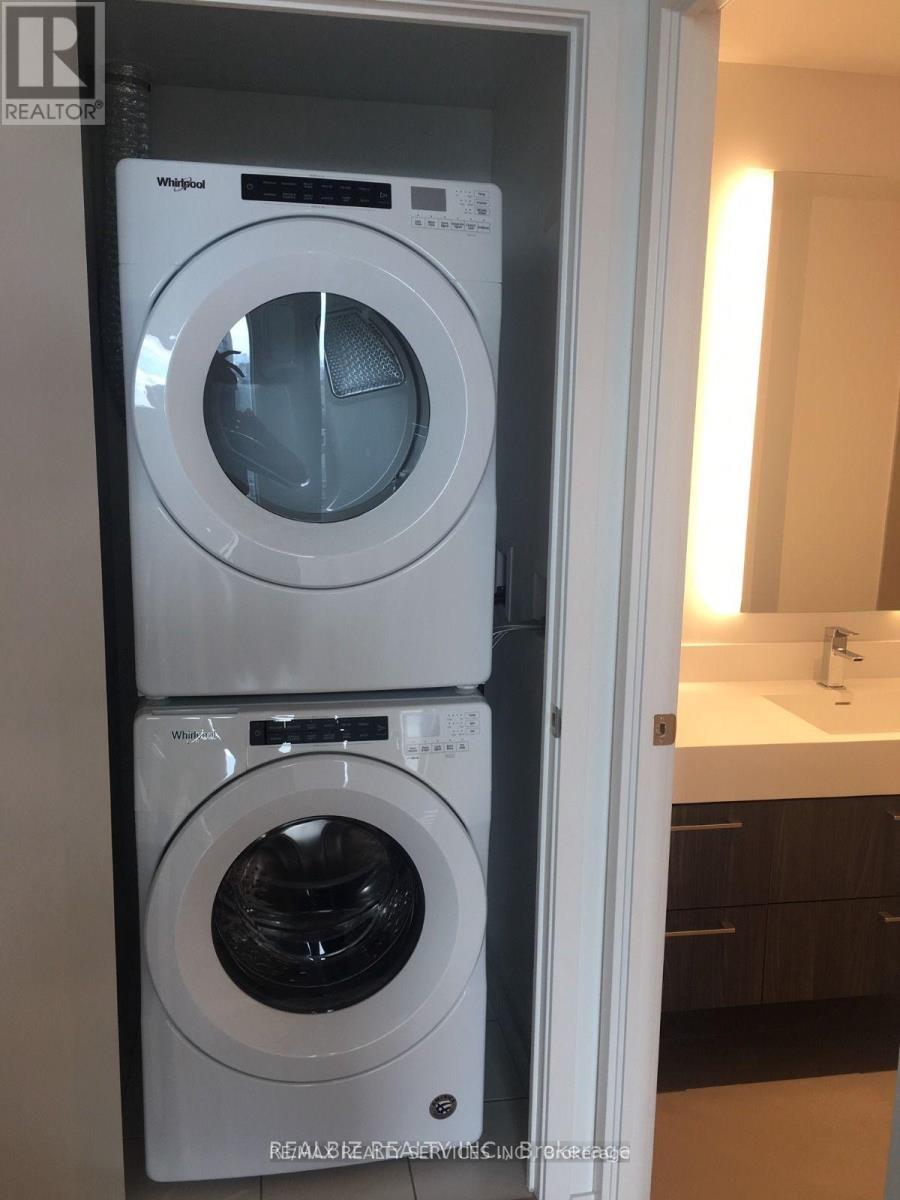 2204 - 1 Yorkville Avenue, Toronto (Annex), Ontario  M4W 0B1 - Photo 6 - C12748730