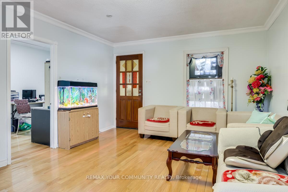 15 Coventry Street, Toronto, Ontario  M1L 1A7 - Photo 8 - E12748780