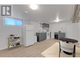 42 BEXHILL AVENUE, Toronto, Ontario