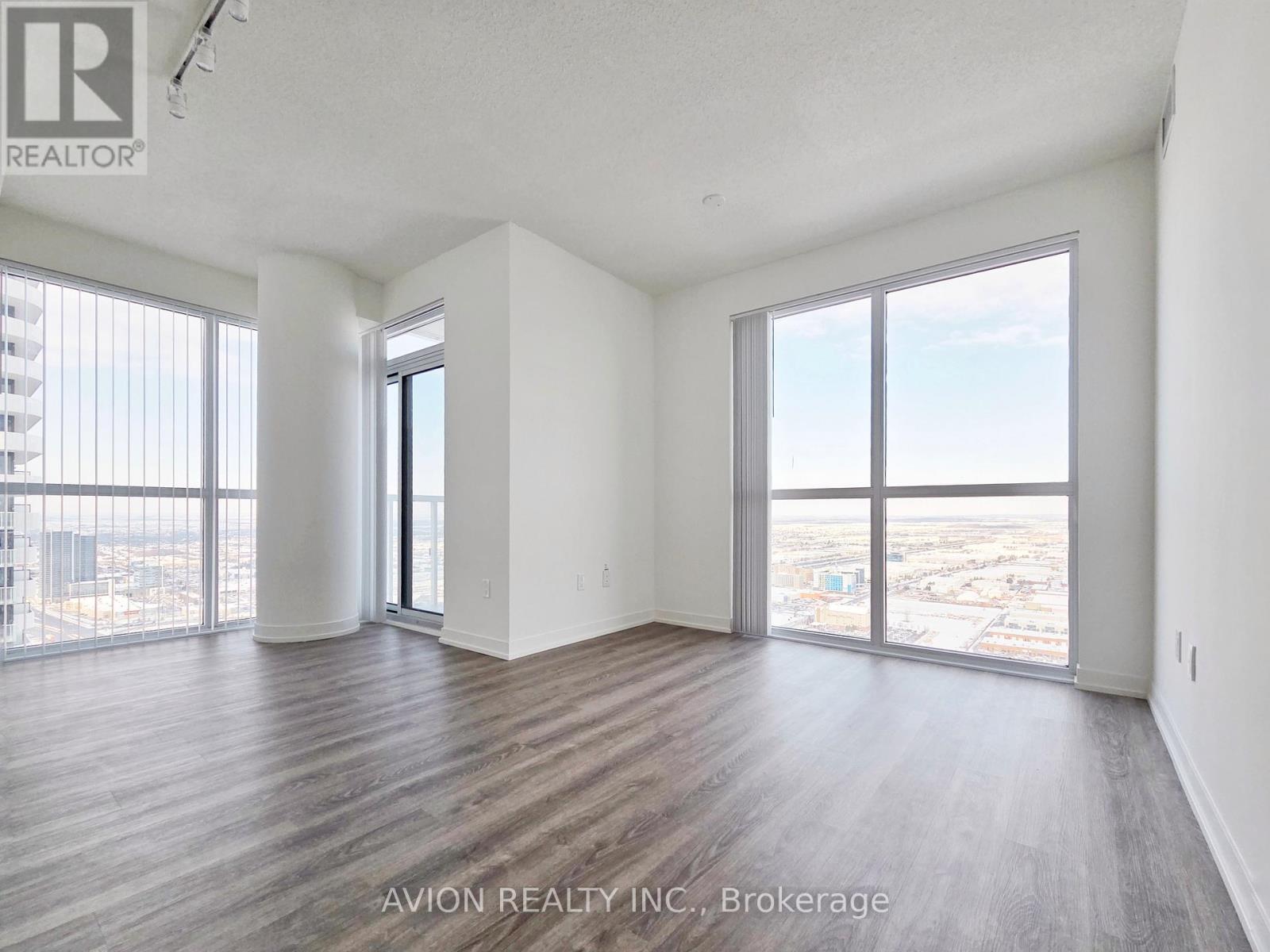 4602 - 8 Interchange Way, Vaughan, Ontario  L4K 5Z7 - Photo 2 - N12748626