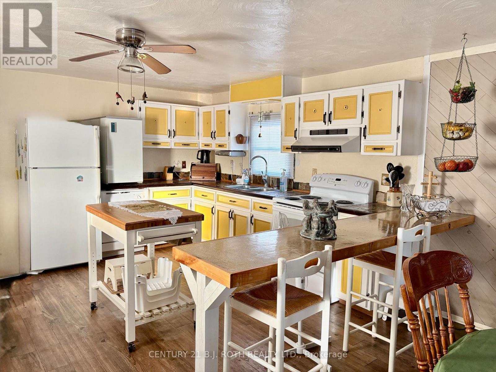 20 Shamrock Crescent, Essa, Ontario  L3W 0T7 - Photo 10 - N12748690