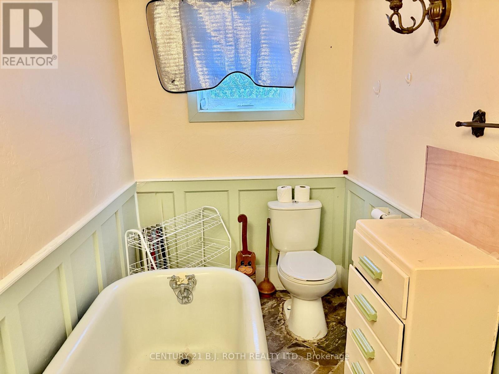 20 Shamrock Crescent, Essa, Ontario  L3W 0T7 - Photo 14 - N12748690