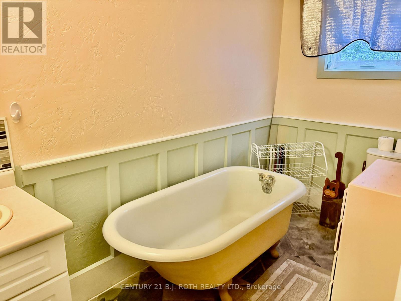 20 Shamrock Crescent, Essa, Ontario  L3W 0T7 - Photo 15 - N12748690