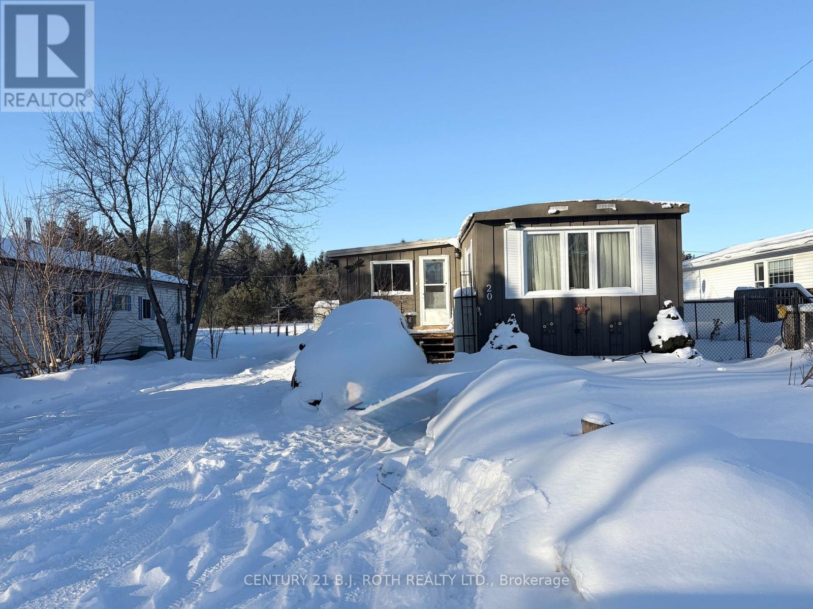 20 Shamrock Crescent, Essa, Ontario  L3W 0T7 - Photo 2 - N12748690