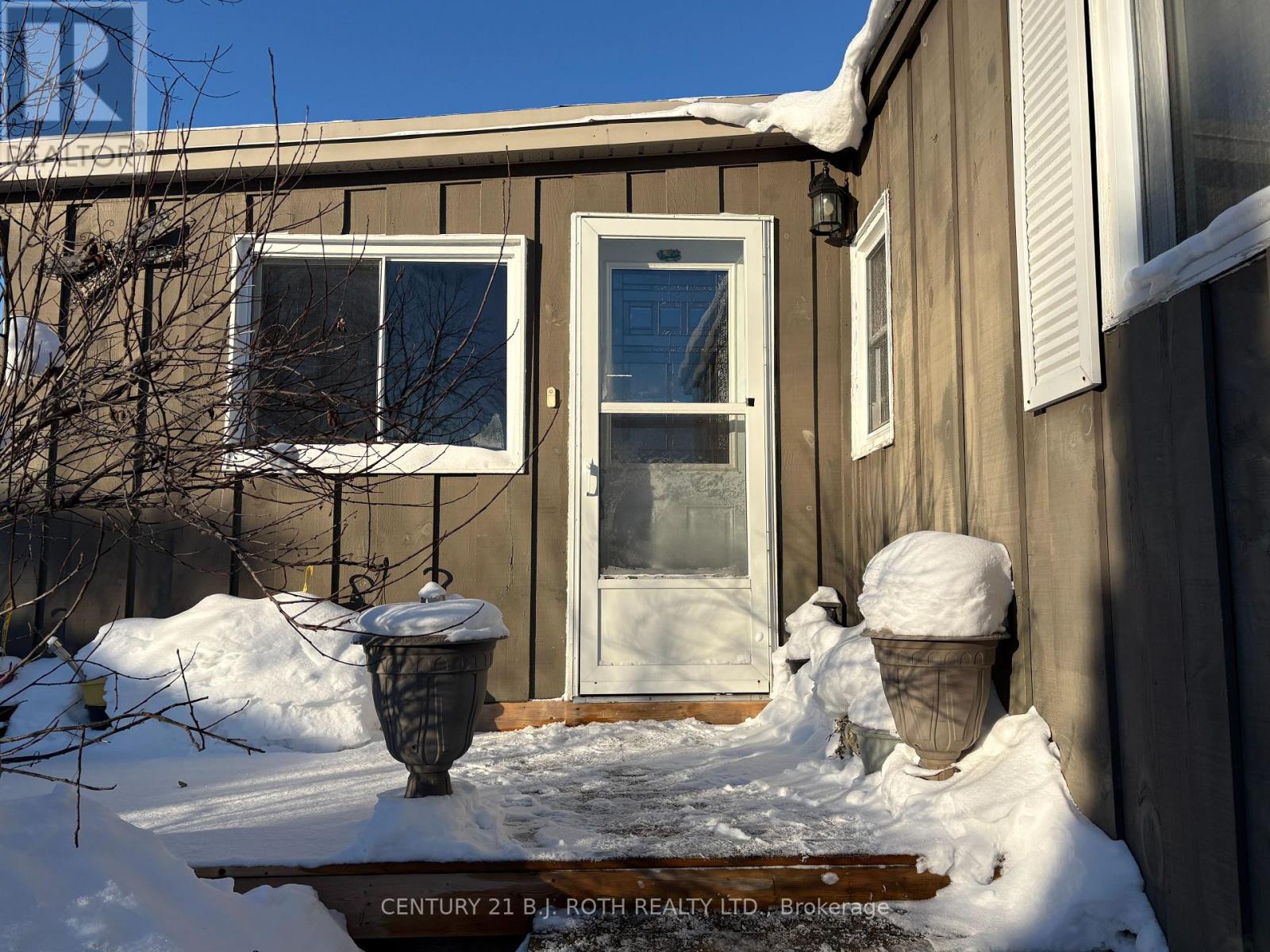 20 Shamrock Crescent, Essa, Ontario  L3W 0T7 - Photo 4 - N12748690