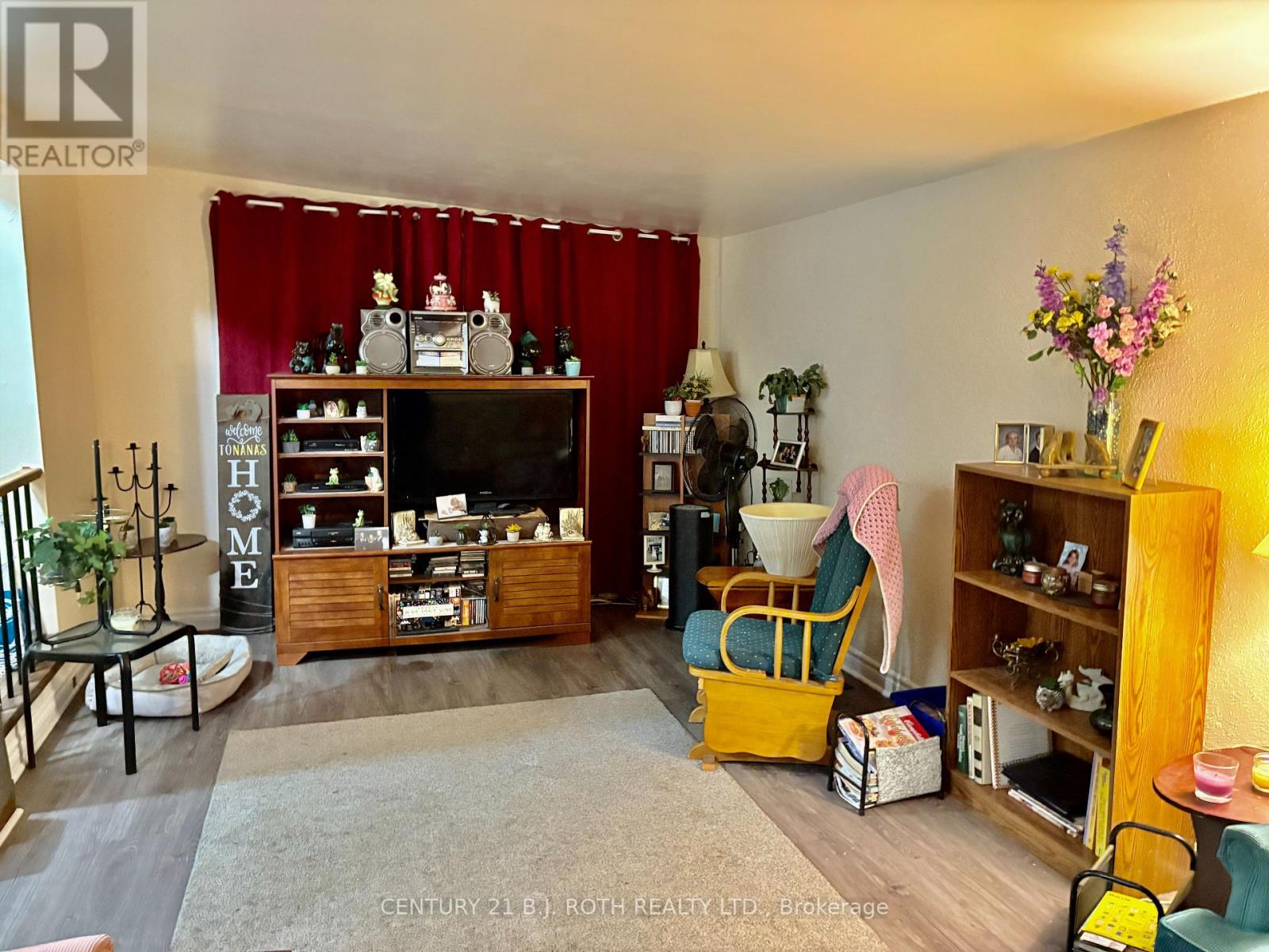 20 Shamrock Crescent, Essa, Ontario  L3W 0T7 - Photo 5 - N12748690