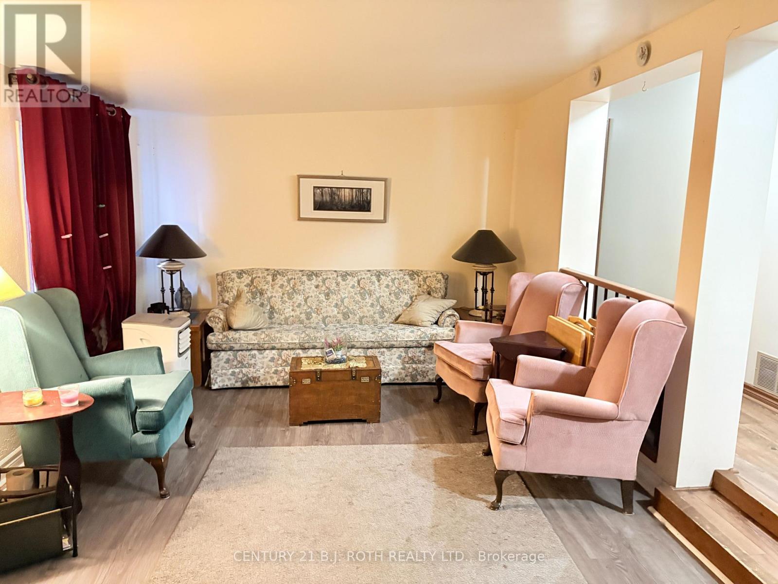 20 Shamrock Crescent, Essa, Ontario  L3W 0T7 - Photo 7 - N12748690