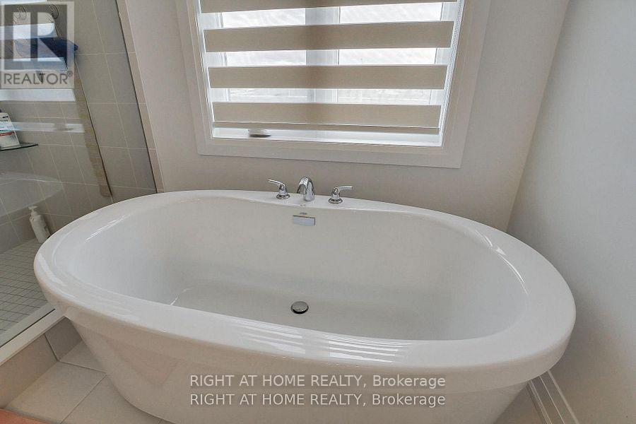 9 Backhouse Drive, Richmond Hill, Ontario  L4E 1M8 - Photo 33 - N12748742