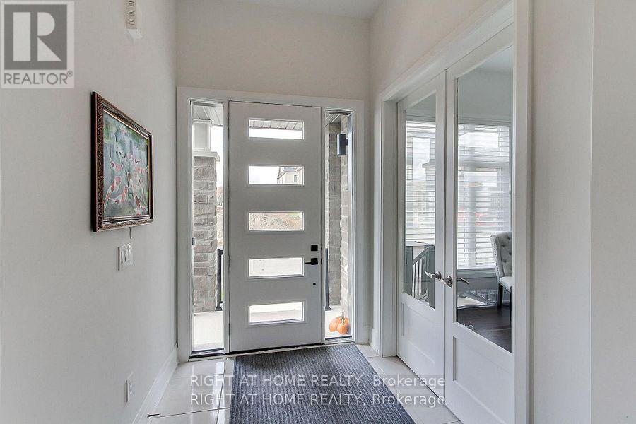 9 Backhouse Drive, Richmond Hill, Ontario  L4E 1M8 - Photo 5 - N12748742