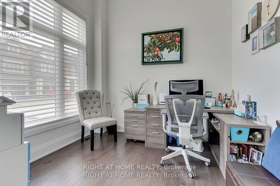 9 Backhouse Drive, Richmond Hill, Ontario  L4E 1M8 - Photo 6 - N12748742