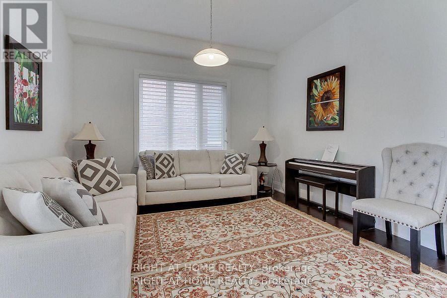 9 Backhouse Drive, Richmond Hill, Ontario  L4E 1M8 - Photo 7 - N12748742